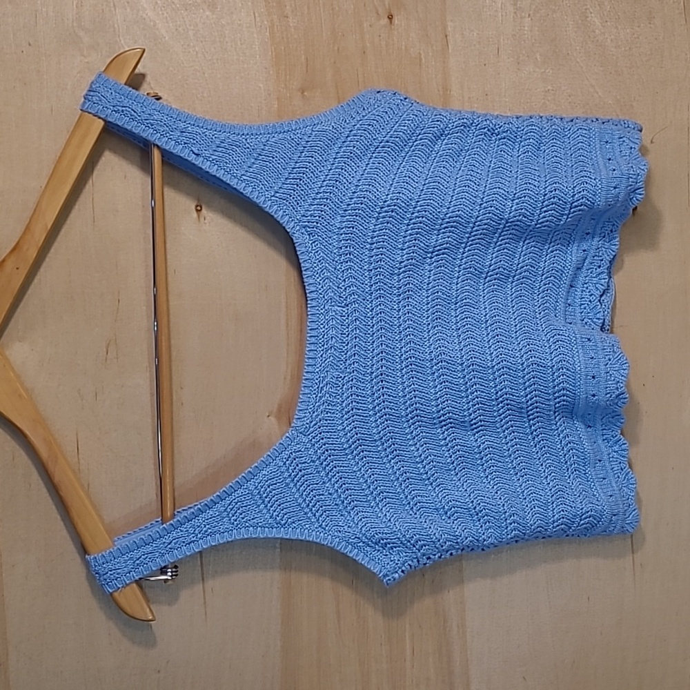 Hollister Blue Crochet Tank Top With A Daisy Floral Pattern - Picture 3 of 6